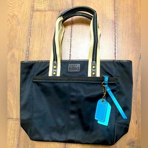 Coach purse, lightly used but in great condition.